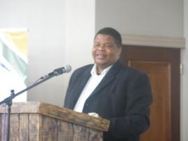 Mahlobo calls for professionalism in water sector